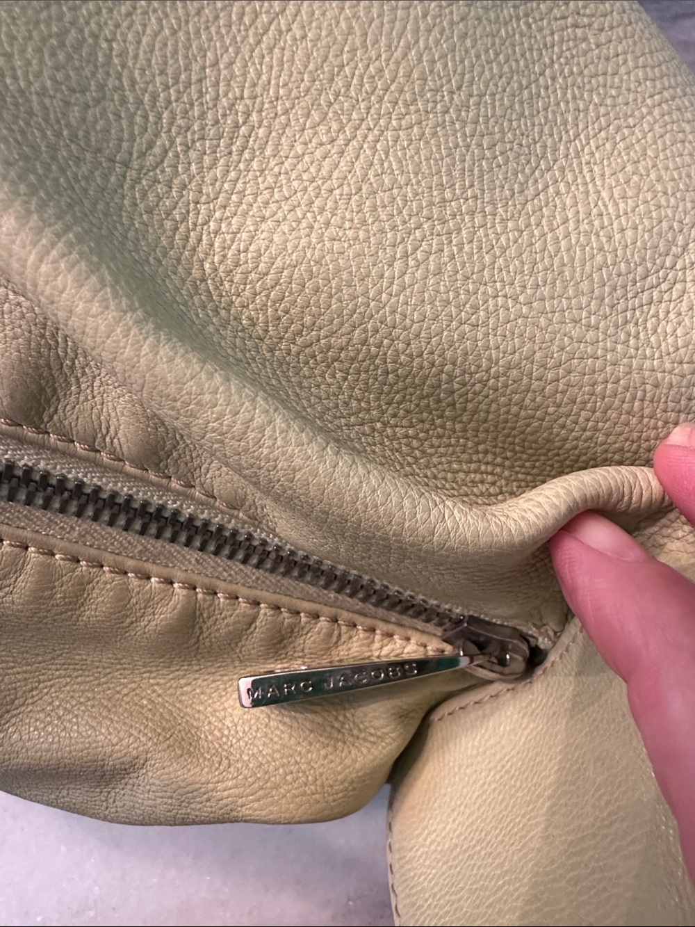 Marc Jacobs slouchy shoulder bag - Picture 6 of 9